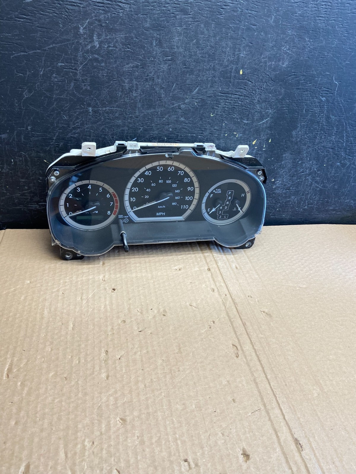 2004 2005 Toyota Sienna Speedometer Cluster Gauge AF6153 DG0