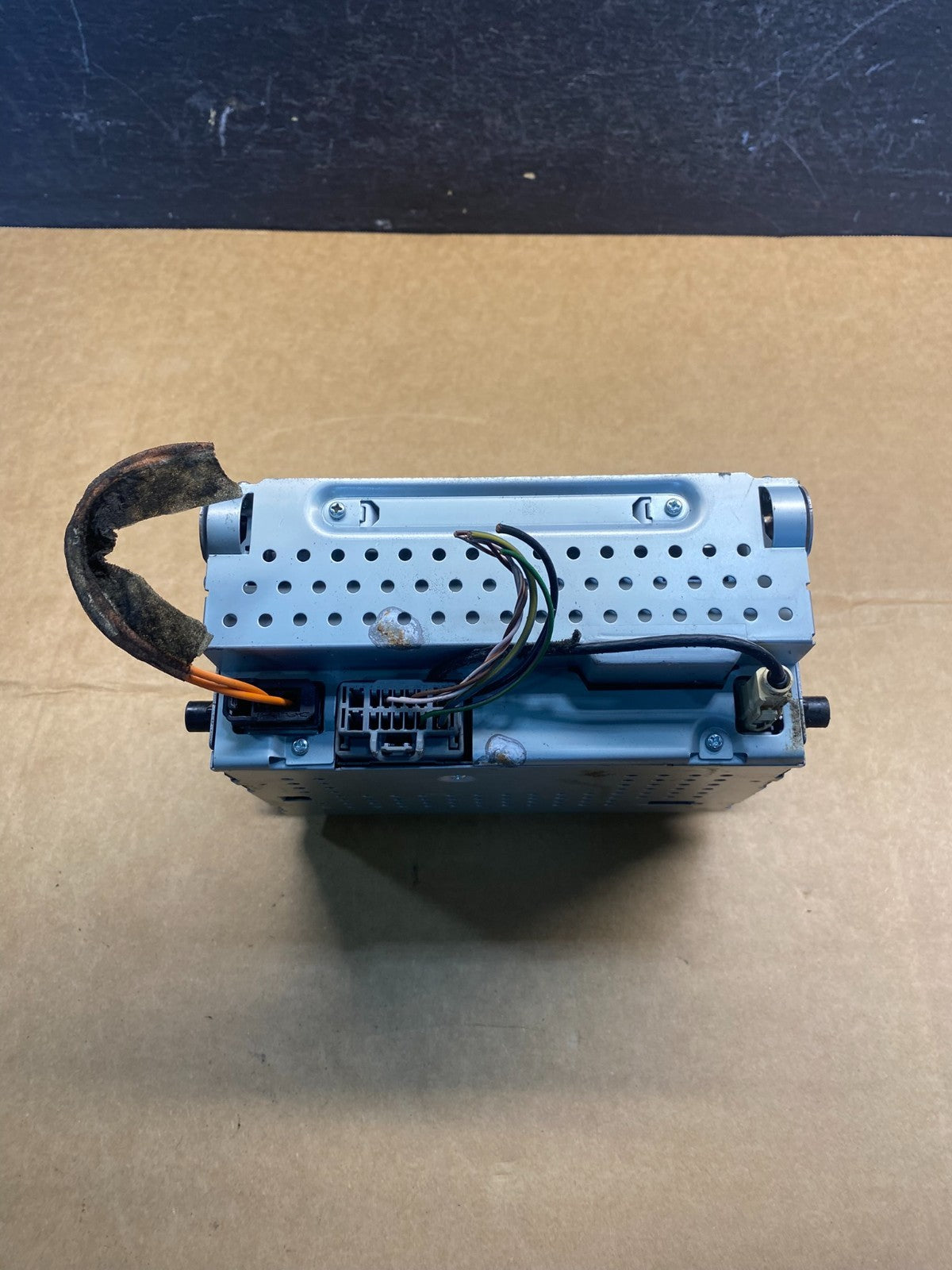 2008 to 2012 Land Rover LR2 6 Disc CD Player Radio Receiver AD73245