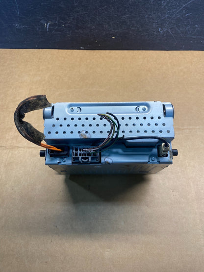 2008 to 2012 Land Rover LR2 6 Disc CD Player Radio Receiver AD73245