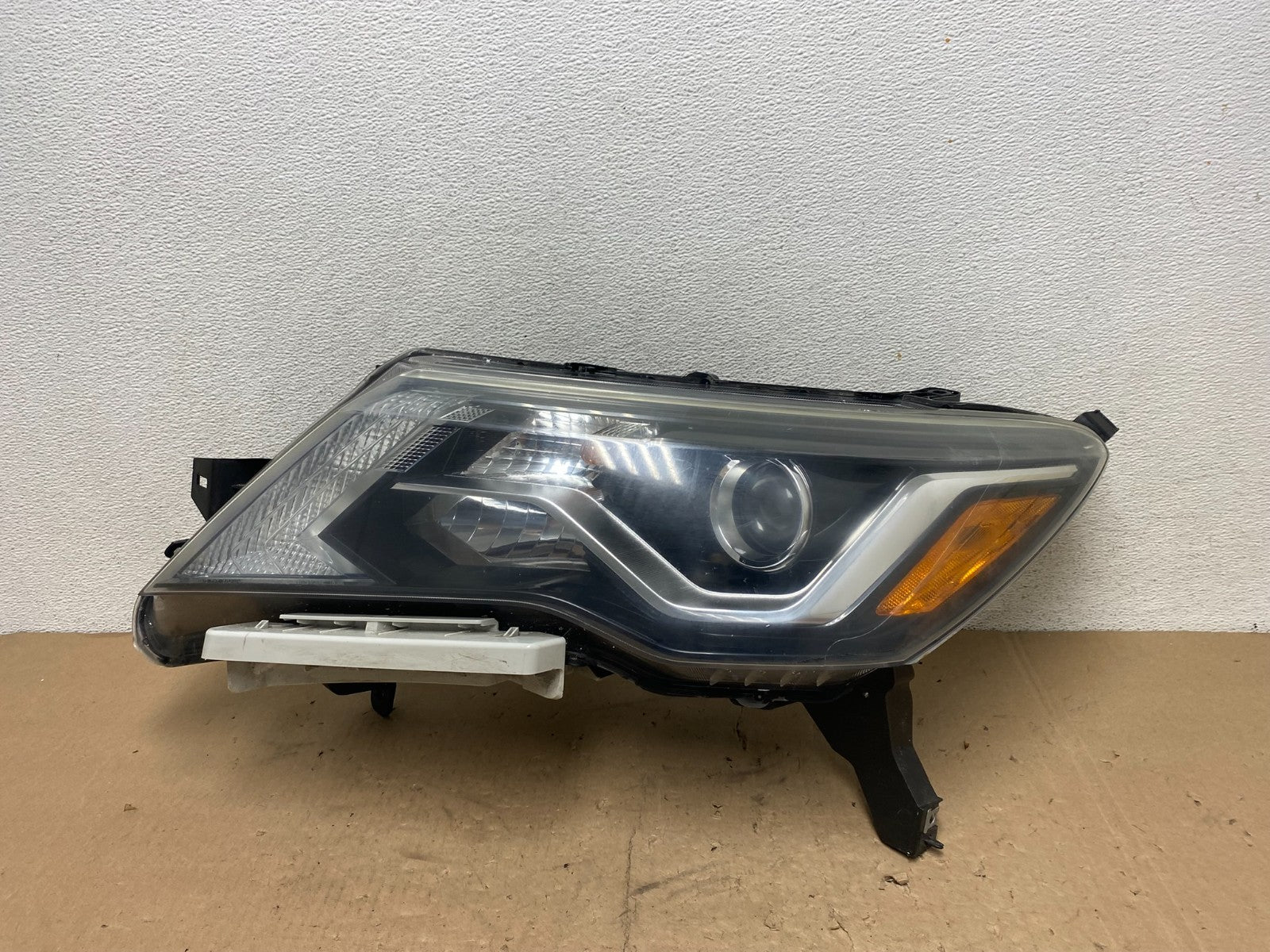 2017 - 2020 Nissan Pathfinder Left Driver LH Side Headlight Halogen AG5541 DG0