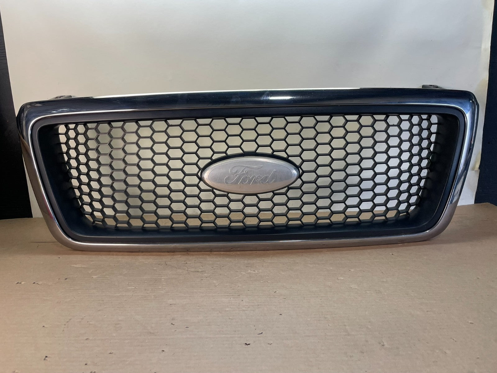 2004 to 2008 Ford F150 F-150 Front Upper Grill Grille af8510 DG0