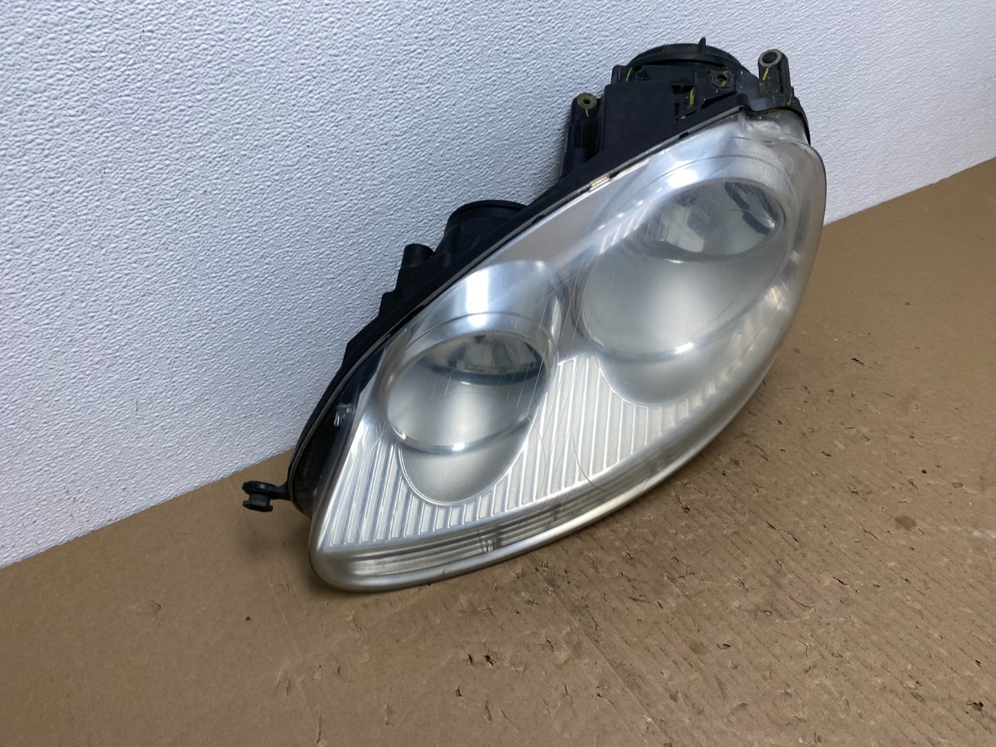 2005 to 2010 Volkswagen Jetta Left Driver LH Side Headlight Halogen AB6971 DW2