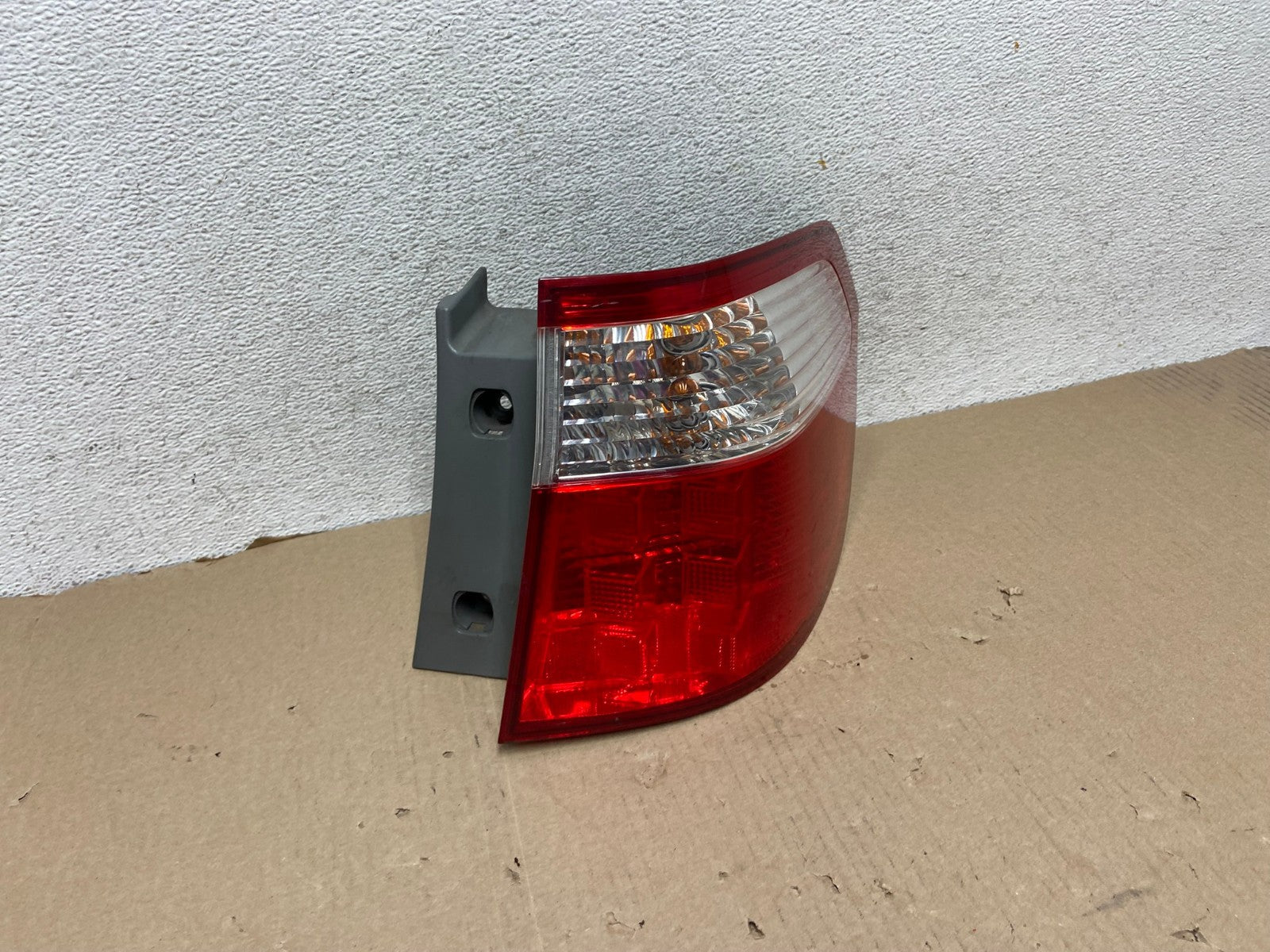 2005 2006 2007 Honda Odyssey Right Passenger RH Side Tail Light AG6869 LK2