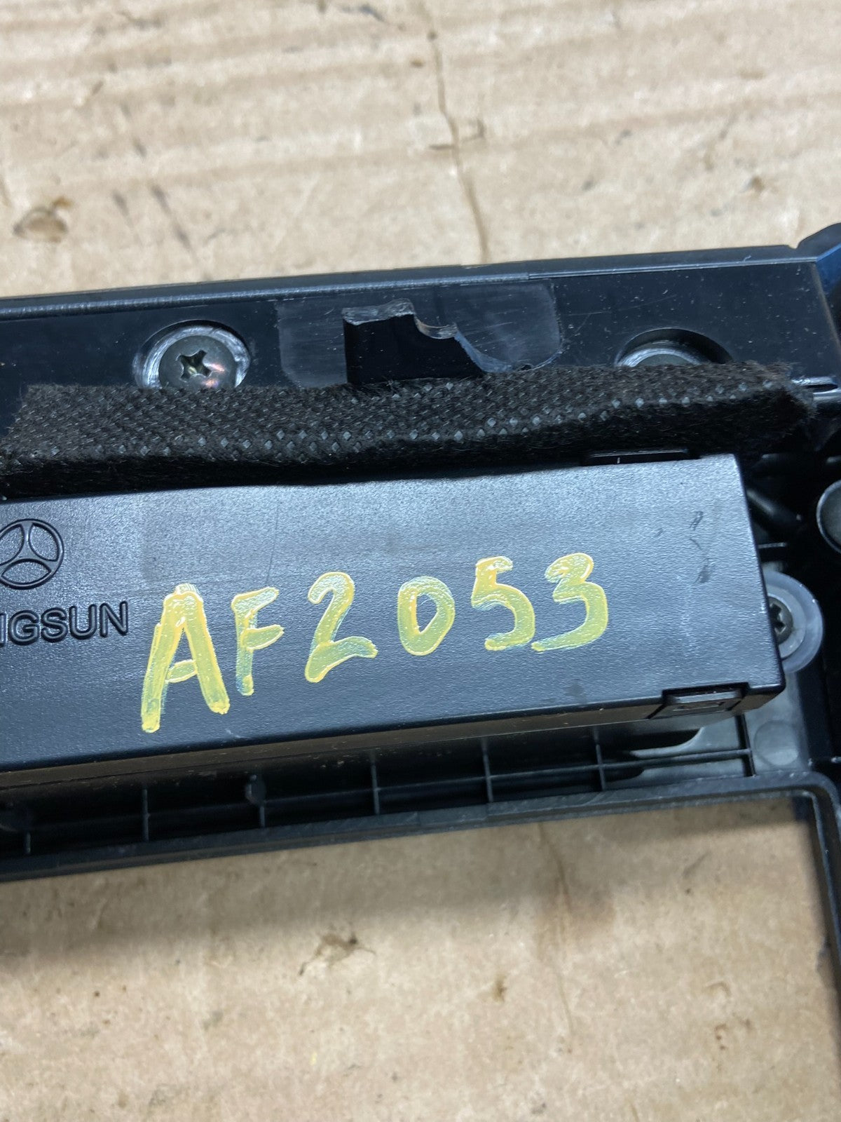 2007 to 2009 Hyundai Santa Fe Center Dashboard Radio Bezel Trim AF2053 DW6