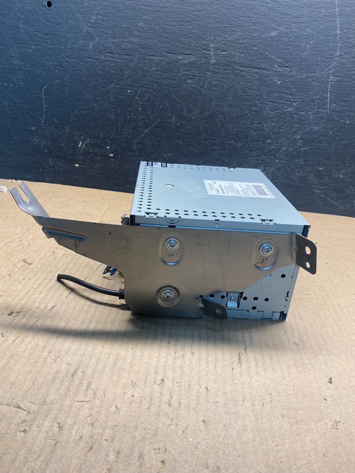 2006-2011 Mitsubishi Endeavor AM/FM/CD/MP3 Radio Head Unit Receiver AE7726 DW2