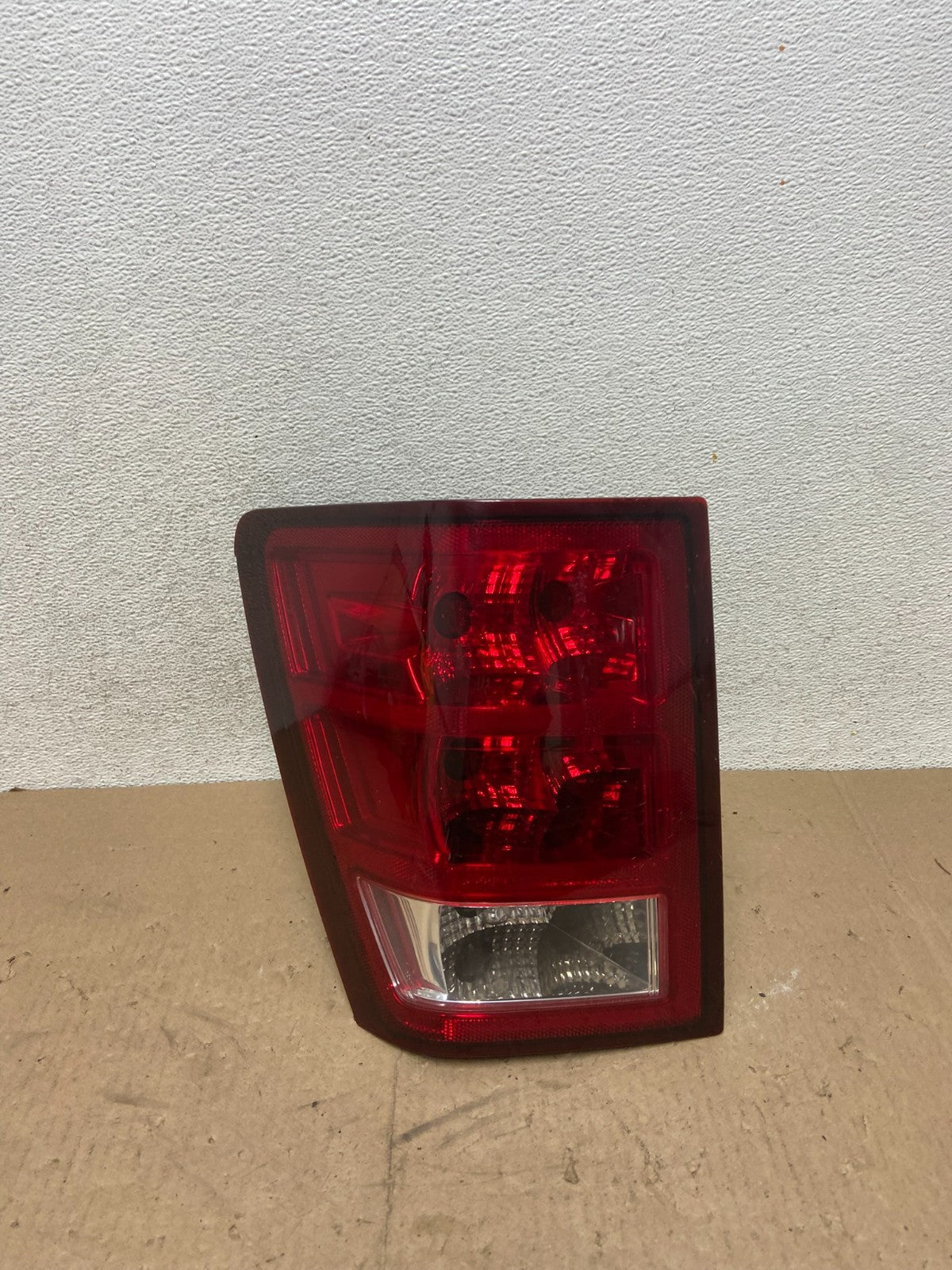 2005 to 2006 Jeep Grand Cherokee Left Driver Side Lh Tail Light AG4927 LK0