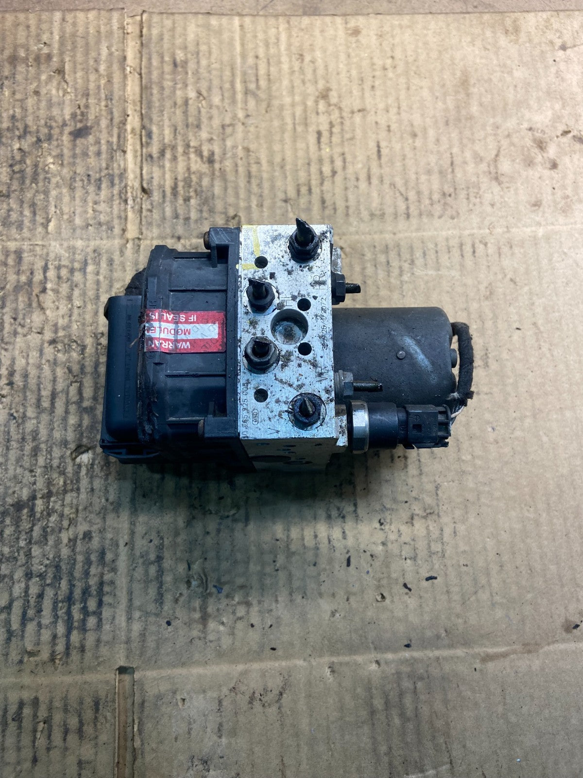 2016 - 2018 Kia Sorento ABS Anti-Lock Brake Pump 6758969 OEM Y4397 DG0