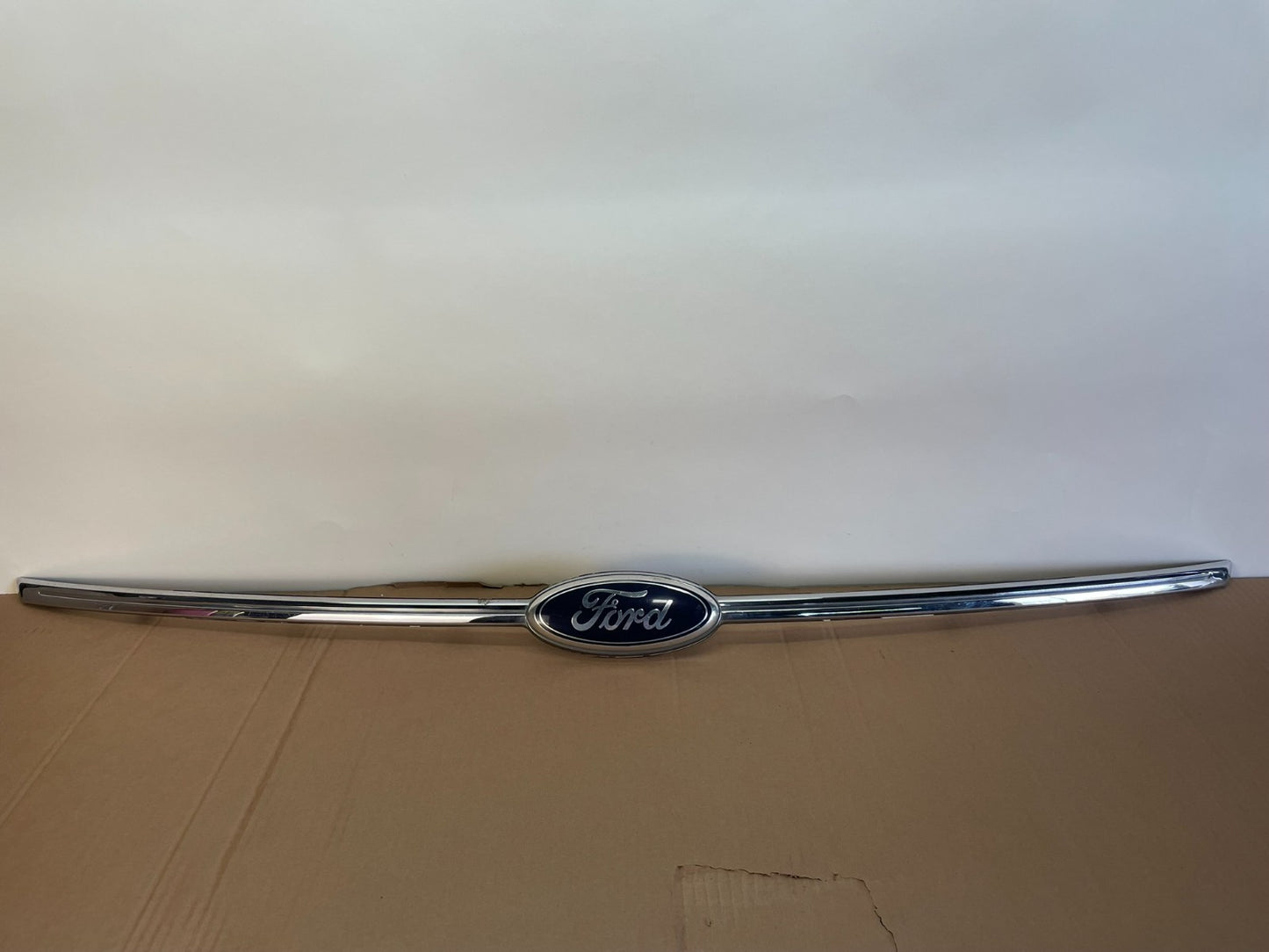2013 to 2019 Ford Taurus Rear Trunk Chrome Molding W/O Back Up Camera AG7725 DG0