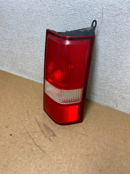 2003 2017 Chevrolet Express 1500 2500 3500 Right Passenger Tail Light S5462 DW1