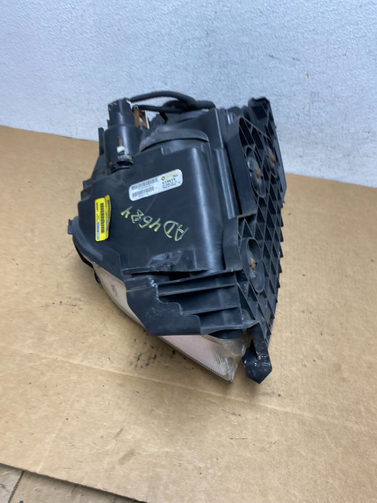 2008 to 2009 Ford Taurus Right Passenger RH Side Halogen Headlight AD4684 DW9