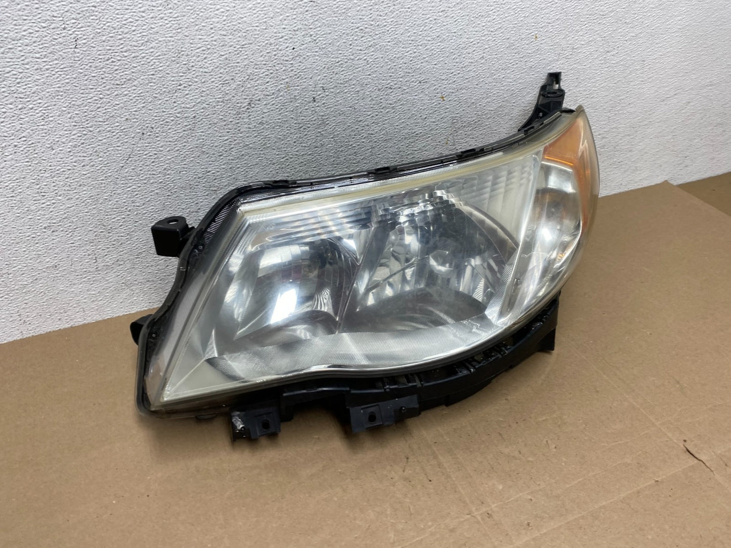 2009-2013 Subaru Forester Left Driver LH Halogen Headlight AE4907 DW2
