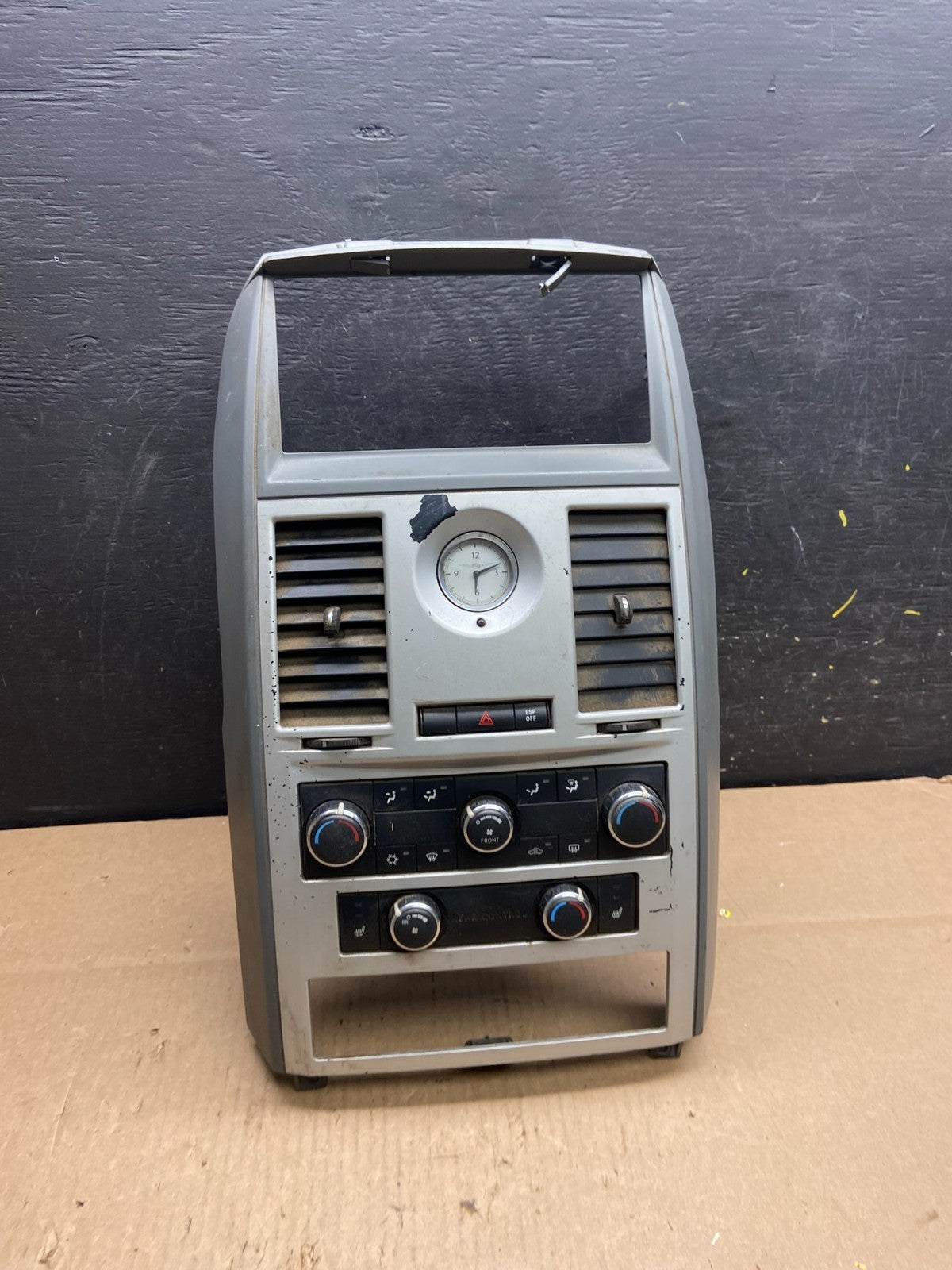 2008-2010 Chrysler Town Country Climate Control Panel Center Dash Trim T4606 DG0