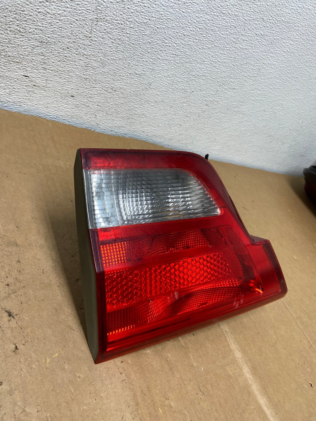 2011-2013 Jeep Grand Cherokee Right Passenger Rh Inner Tail Light AC8580 LK2