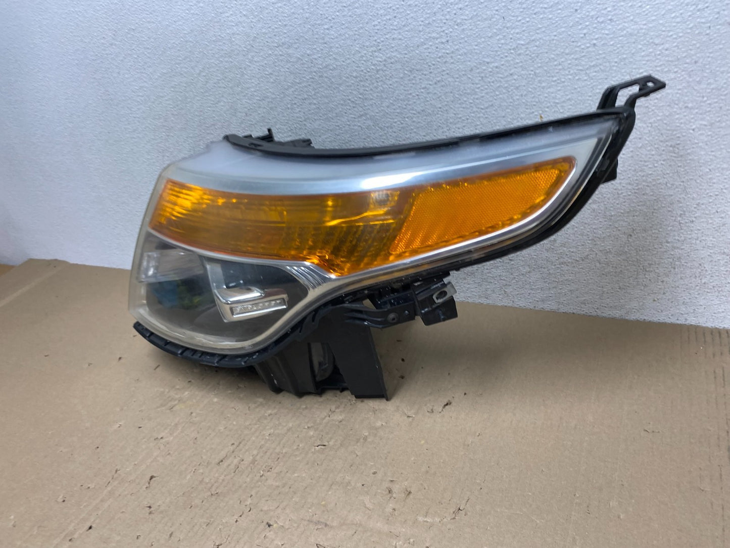 2011 to 2015 Ford Explorer Left Driver LH Halogen Headlight AG6965 DW1