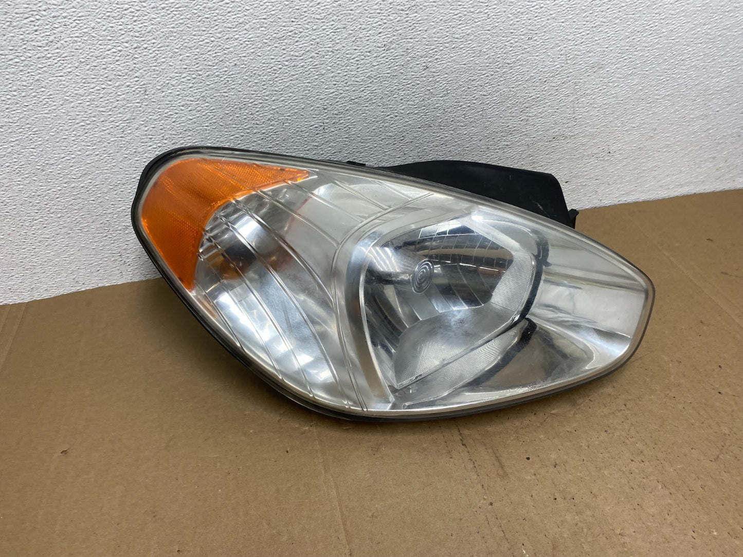 2006 to 2011 Hyundai Accent Sedan Right Passenger Halogen Headlight AC5649 DW2