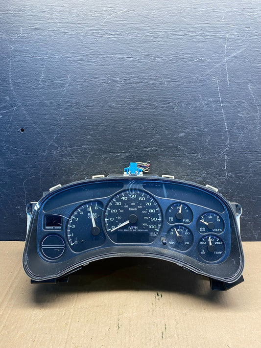 2002 GMC Yukon Speedometer Cluster Gauge AE7631 DG0