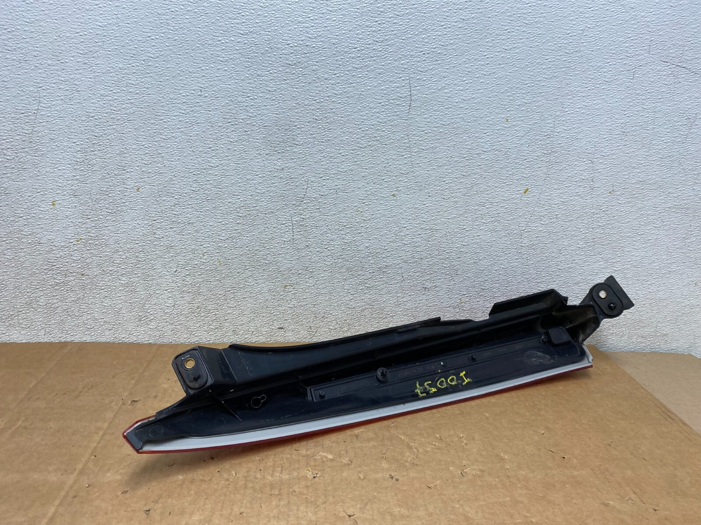 2003 to 2006 Volvo XC90 Right Passenger Side Upper Tail Light I0057 DG14