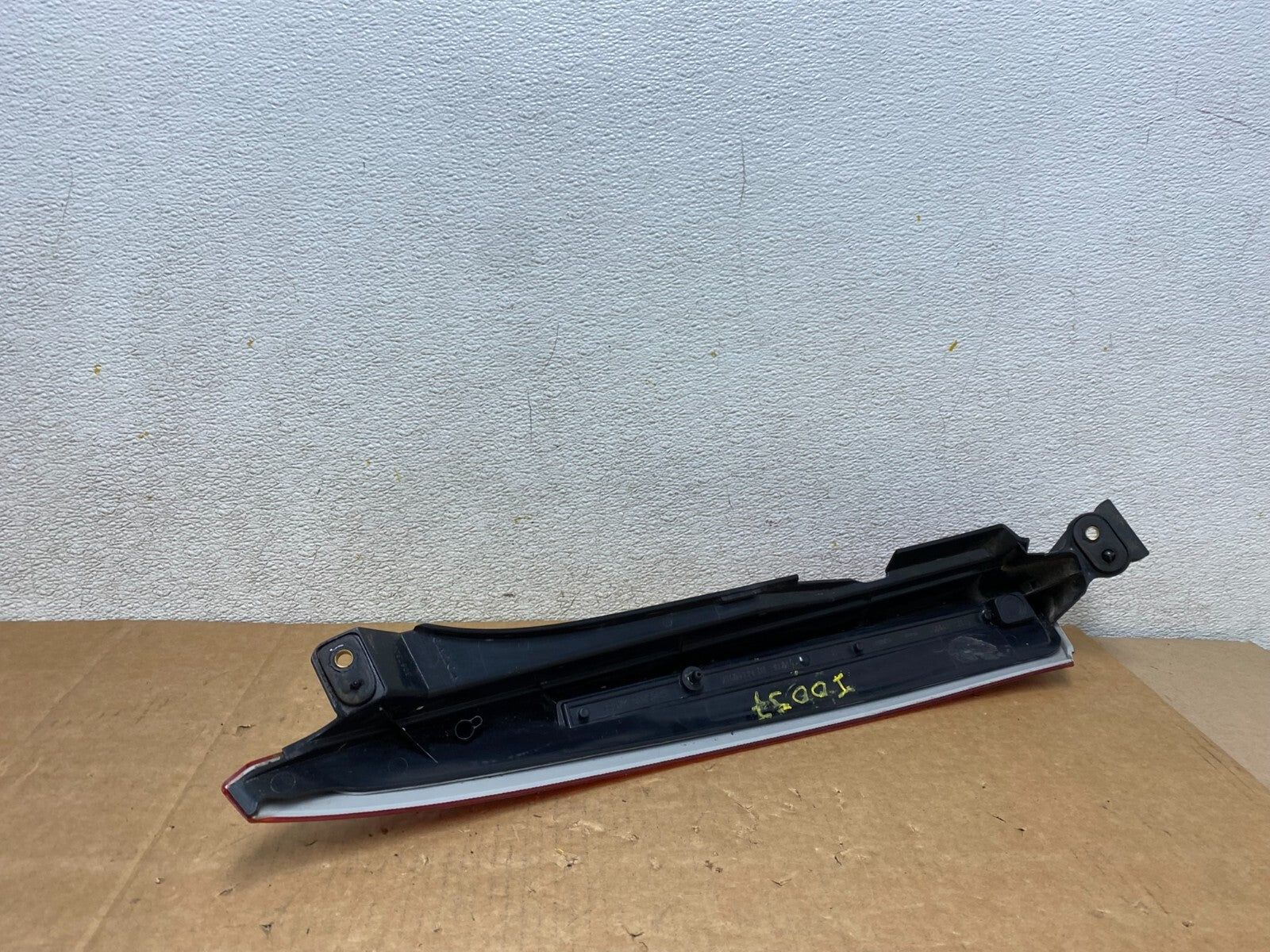 2003 to 2006 Volvo XC90 Right Passenger Side Upper Tail Light I0057 DG14