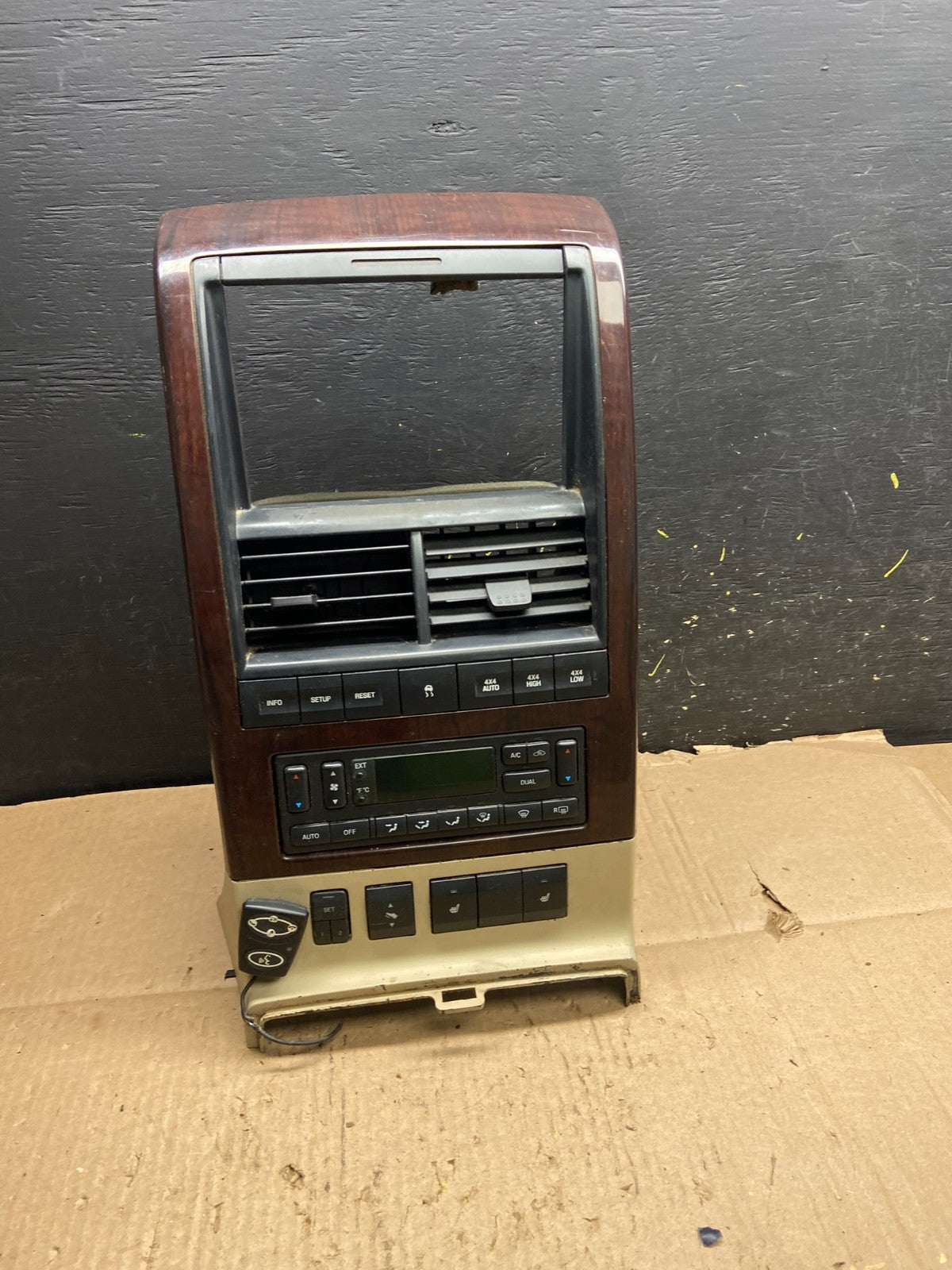 2006 - 2010 Ford Explorer Radio Heater Climate A/C Control Bezel  Trim Y5369 DG0
