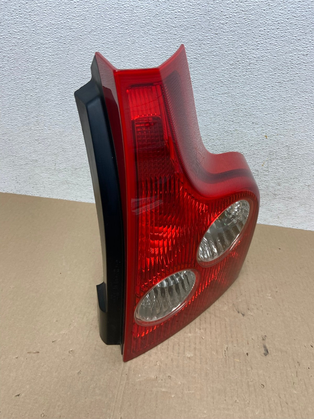 2003 2004 2005 2006 Volvo XC90 Right Passenger RH Lower Tail Light AE6971 LK2