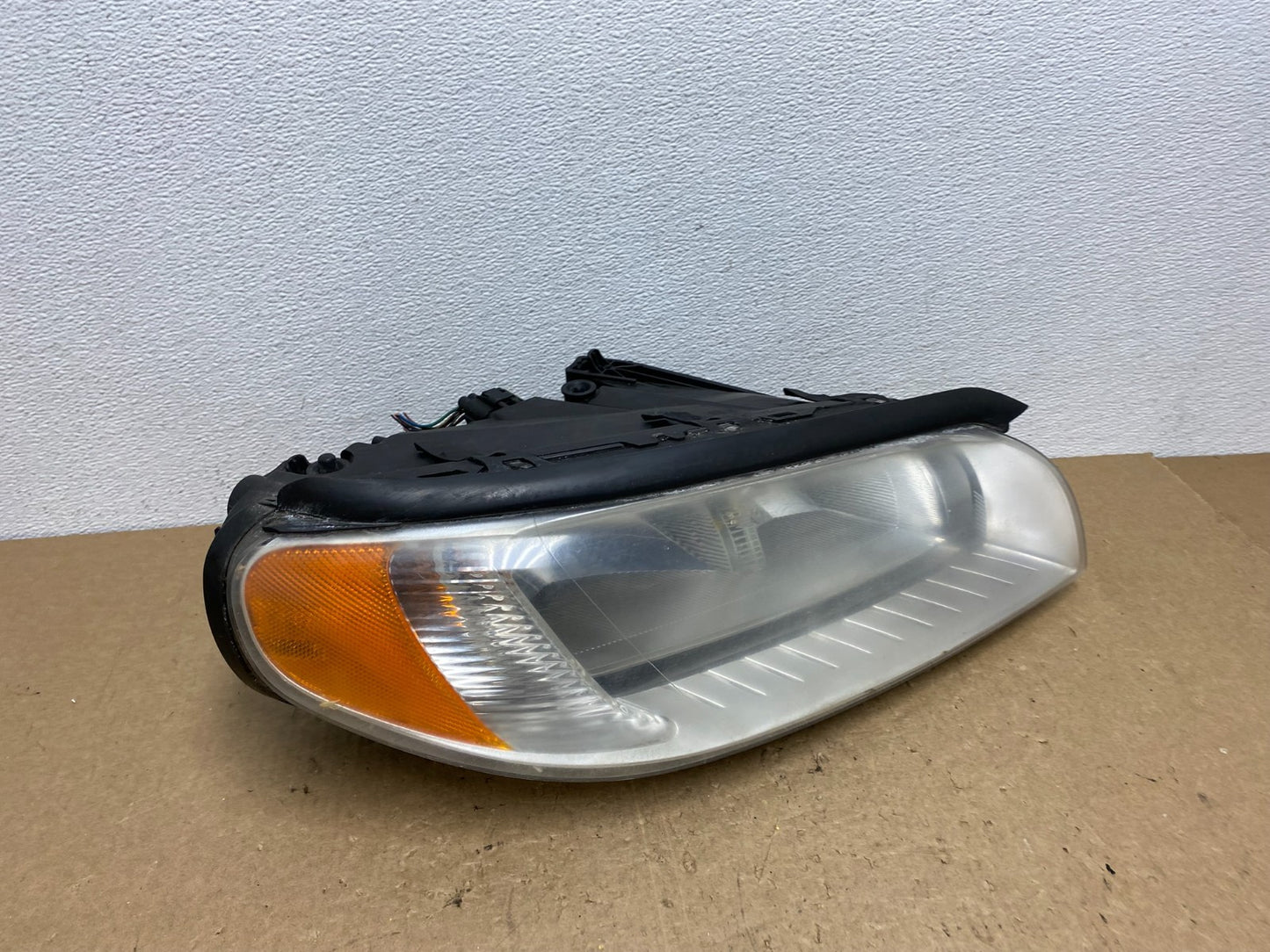 2008 to 2013 Volvo XC70 V70 S80 Right Passenger Side Halogen Headlight AC1502 DW2