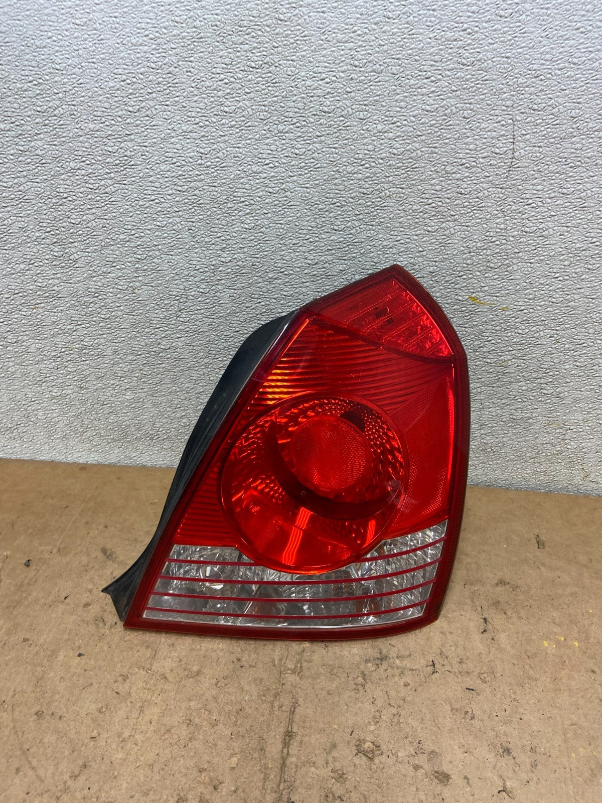 2004 2005 2006 Hyundai Elantra Sedan Right Passenger Tail Light OEM X7496 DW0