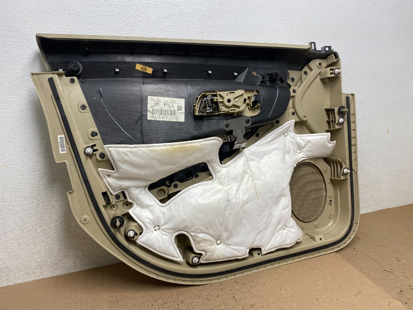 2013 to 2019 Ford Taurus Front Right Passenger Side Interior Door Panel J8121 DG9