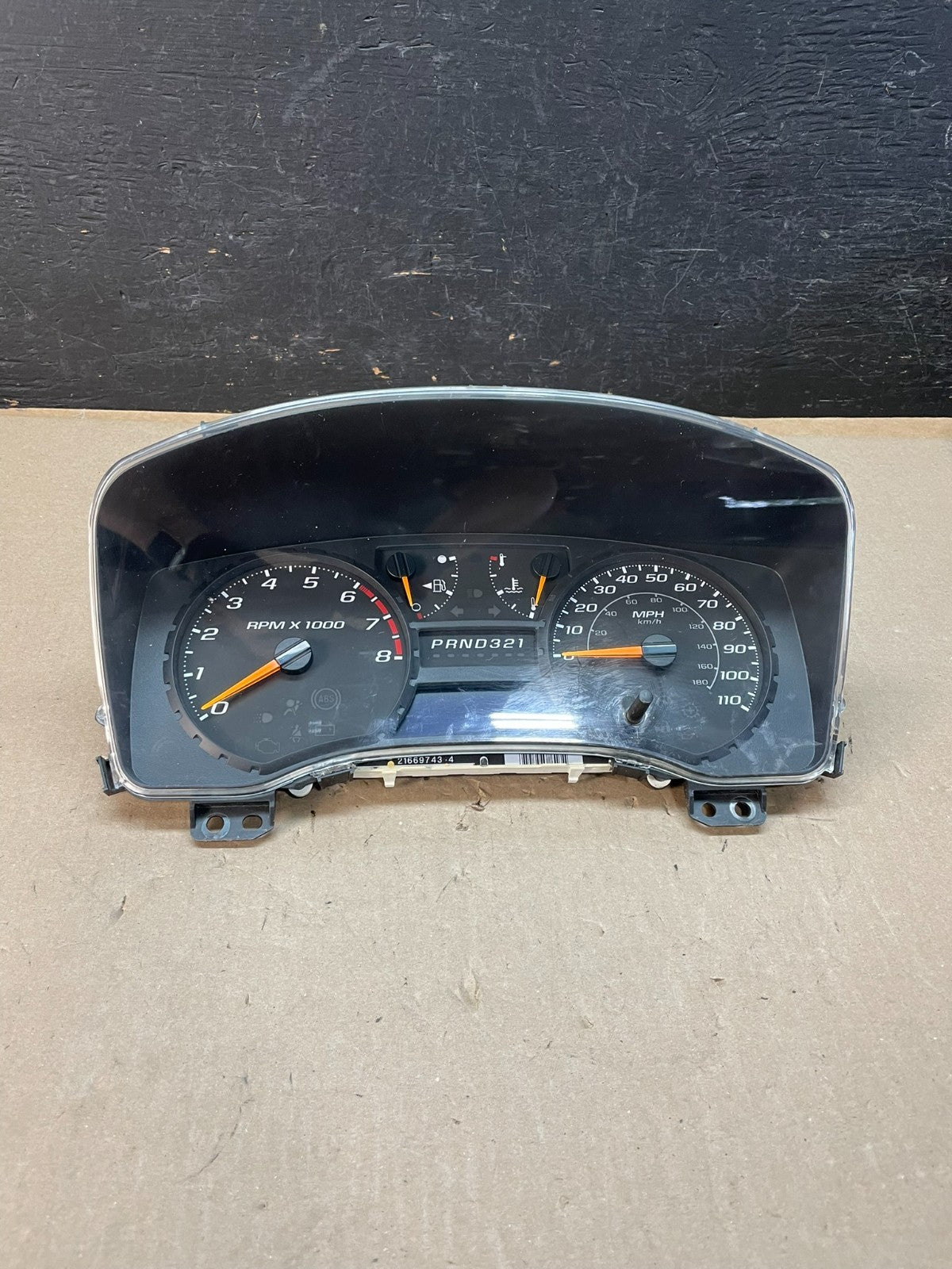 2004 to 2012 Chevrolet Colorado Instrument Cluster Speedometer AE3311 DG0