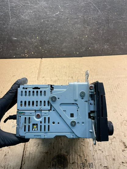 2006 Mazda MPV Stereo AM/FM Radio CD PLAYER OEM V8847 DG4