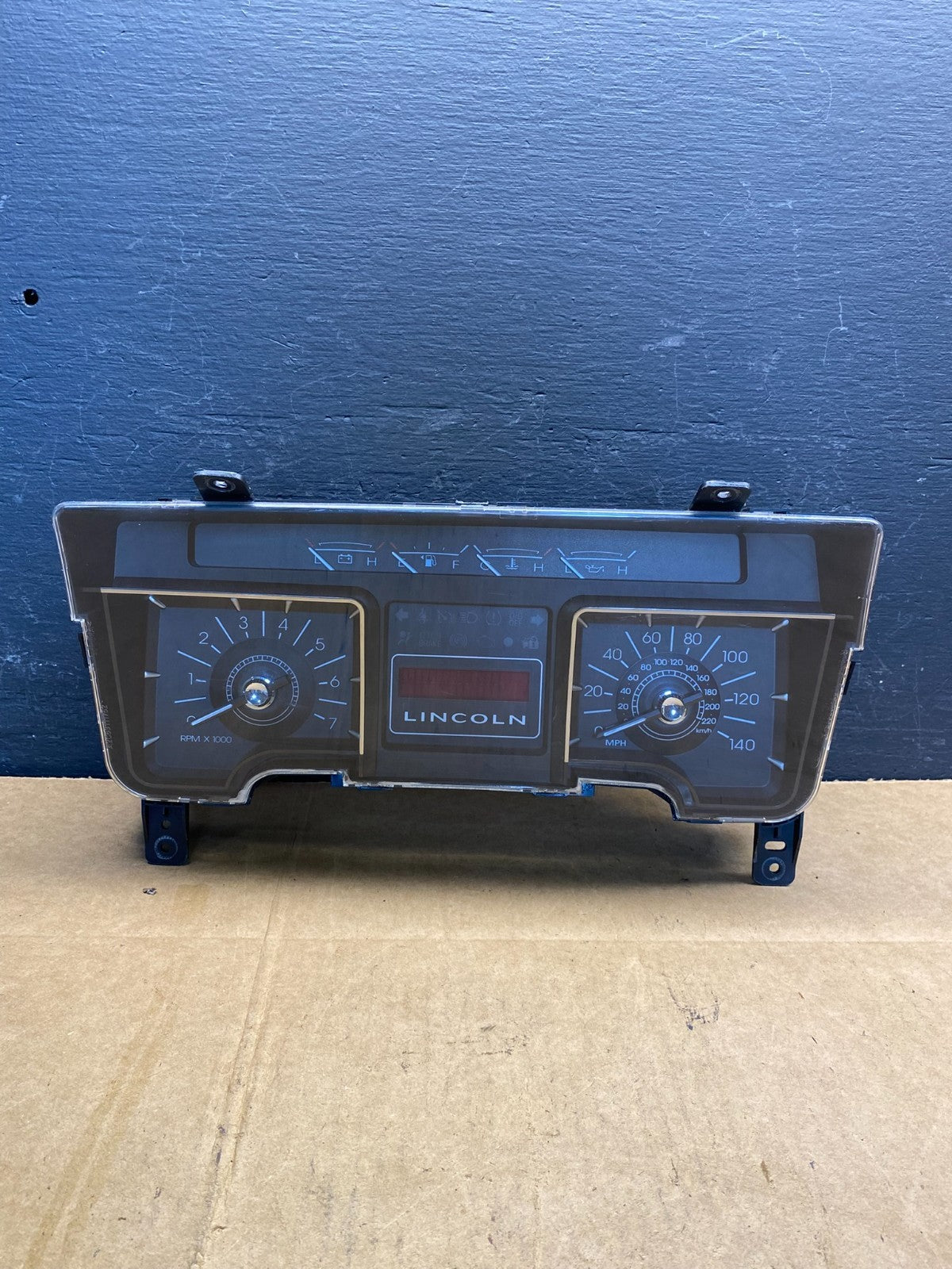 2007 to 2008 Lincoln Navigator Speedometer Gauge Cluster AD3710 DW0