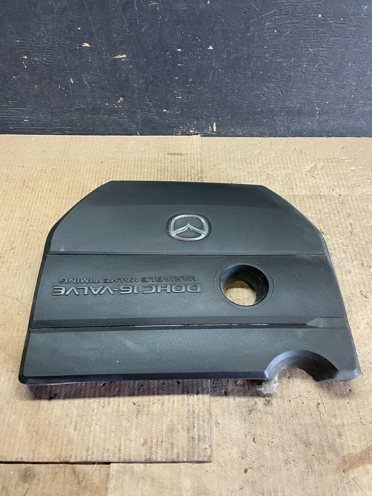 2004 to 2009 Mazda 3 DOHC 16 VALVE Engine Shield Top Cover M8827 PS1