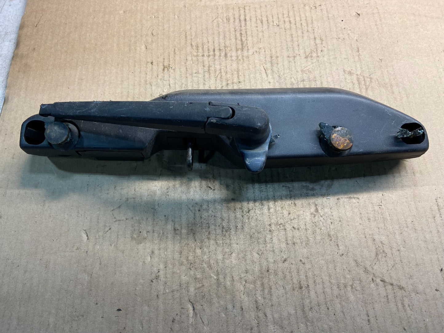 2003 to 2008 Pontiac Vibe Rear Wiper Windshield Motor OEM z4929 DG1