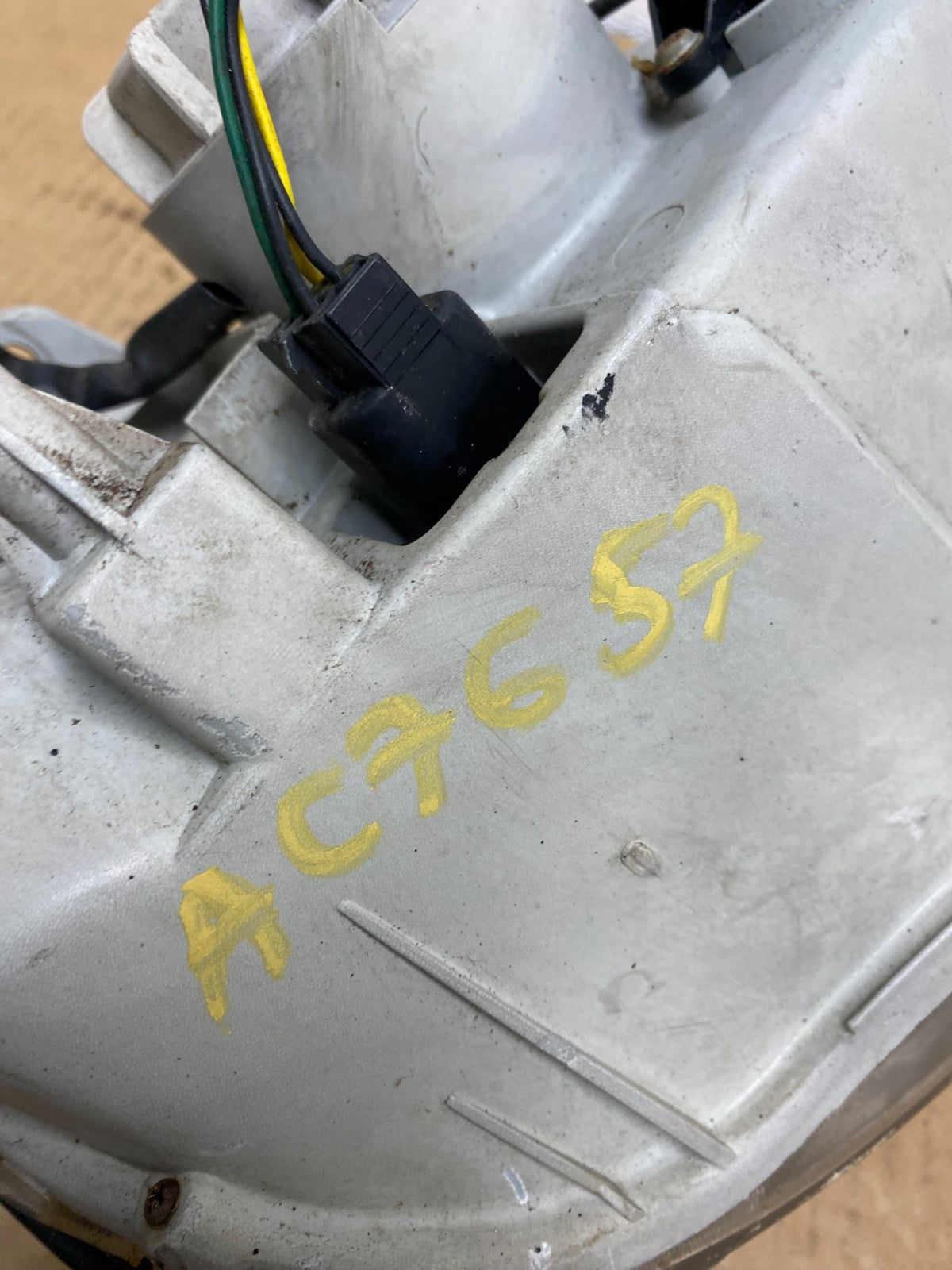 2004 2005 Hyundai XG350 XG Left Driver LH Headlight Halogen AC7657 DW9