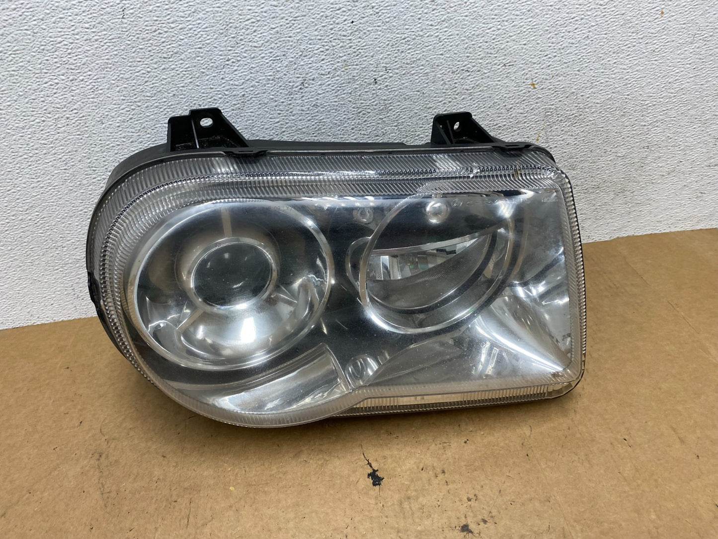 2005 to 2010 Chrysler 300C Right Passenger RH Side Xenon Headlight AE3245 DW0