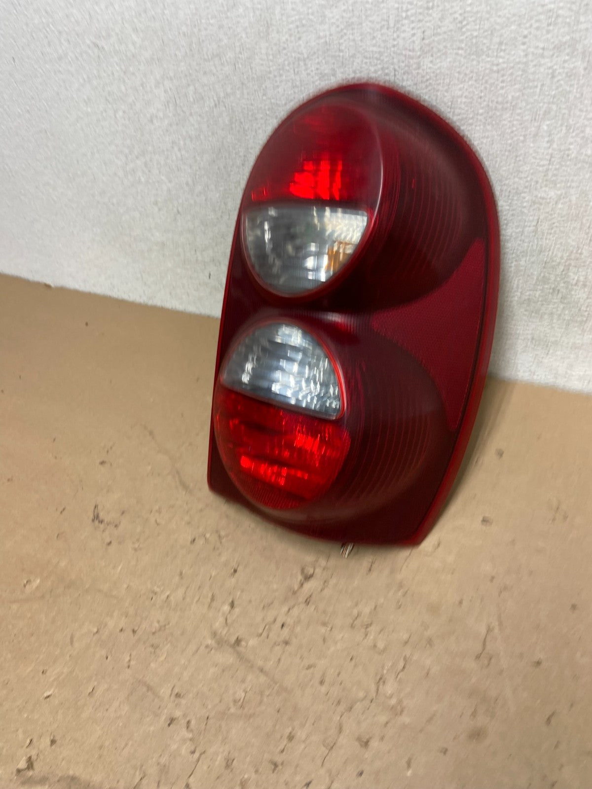 2005 2006 2007 Jeep Liberty Right Passenger Rh Side Tail Light AG43411