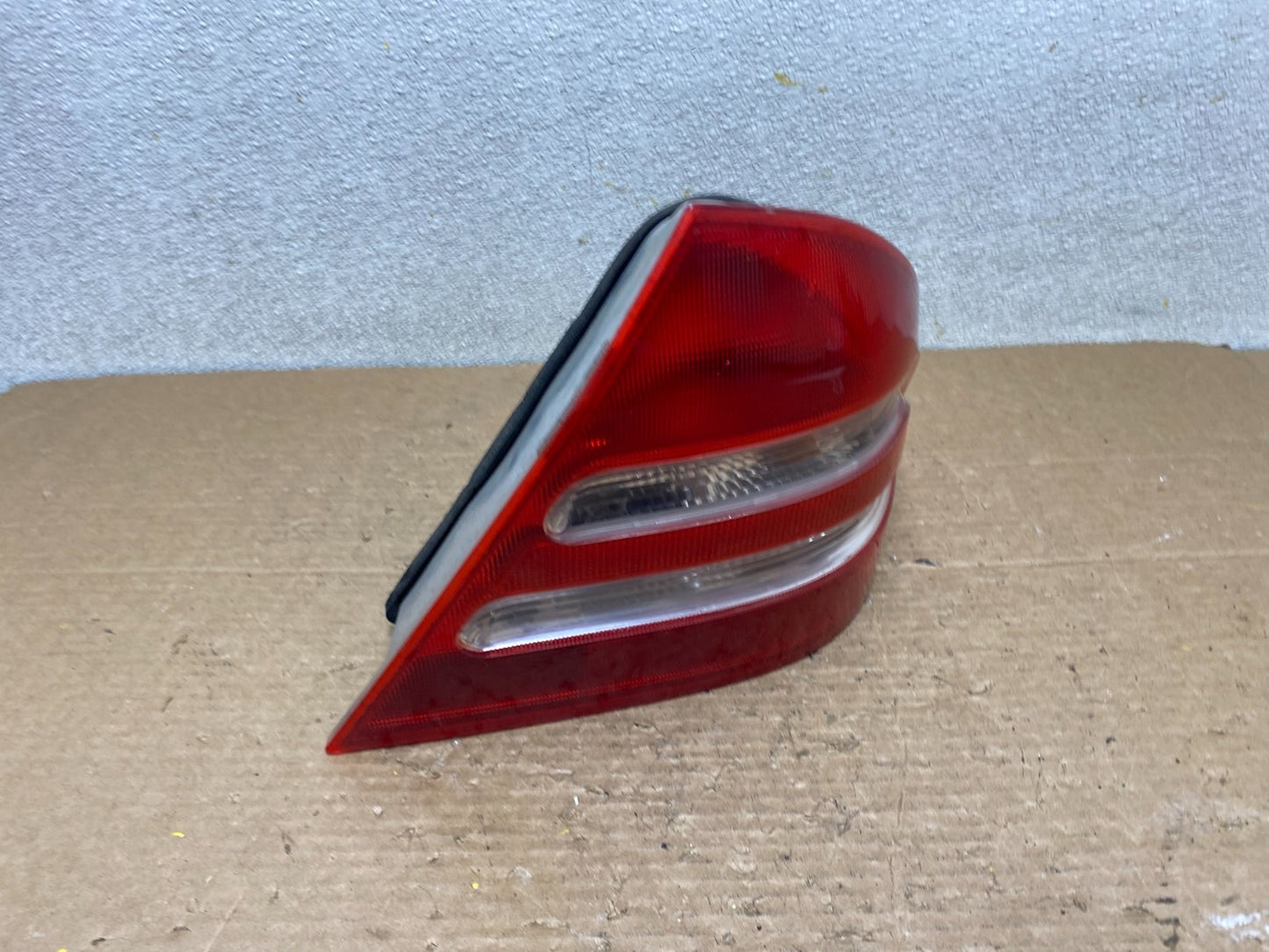 2001-2004 Mercedes-Benz C230 C240 W203 C-Class Right Passenger Tail Light Z31062