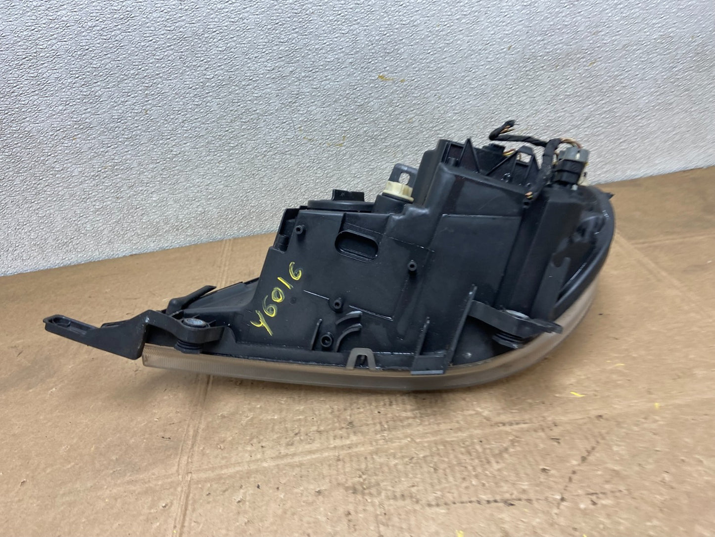 2002-2005 Mercedes ML ML350 ML500 Right Passenger RH Halogen Headlight Y6016 DW8