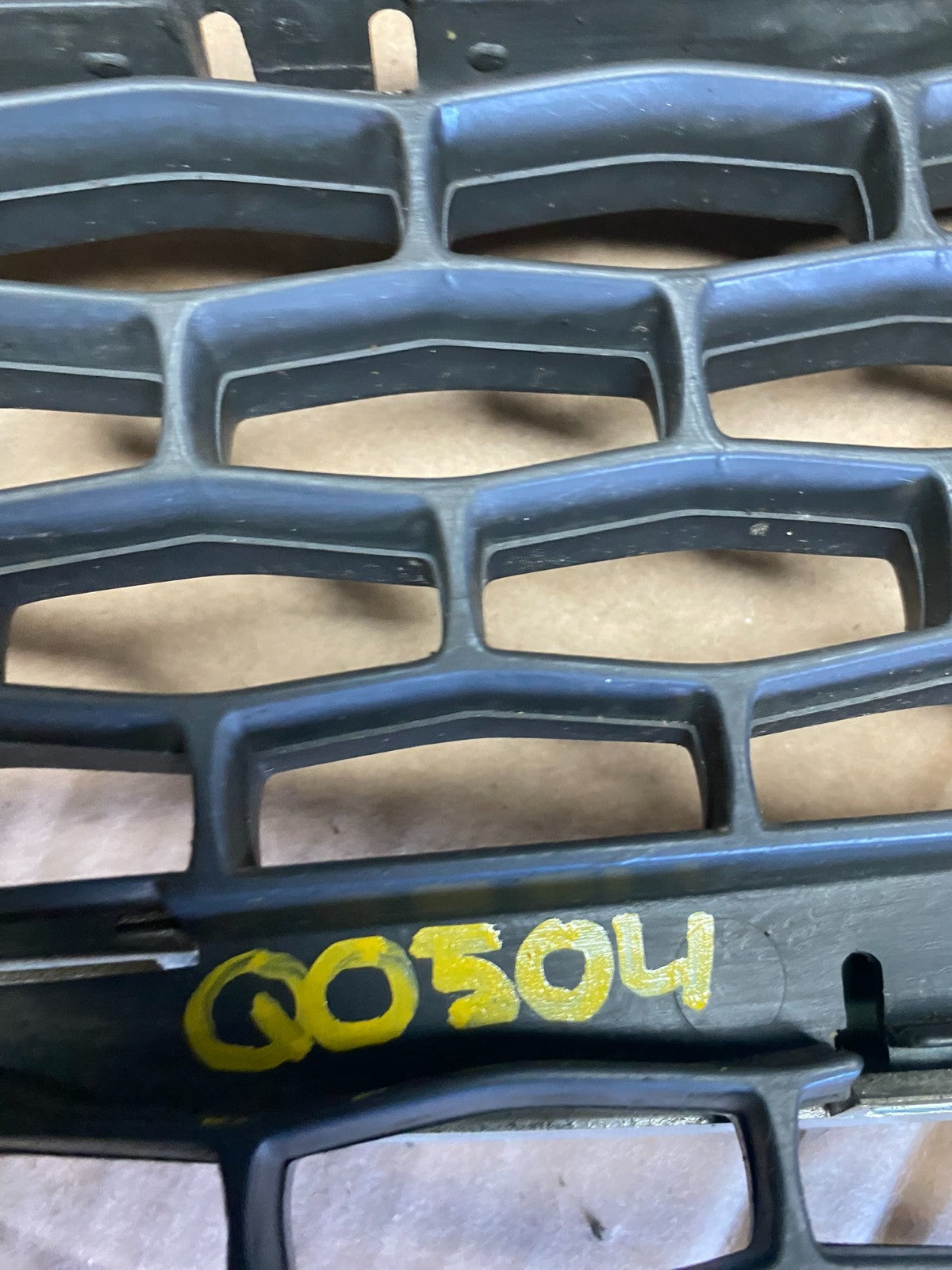 2005 to 2009 Saab 9-7x Front Upper LH Center RH Set Grille Grill OEM Q0504 DG8