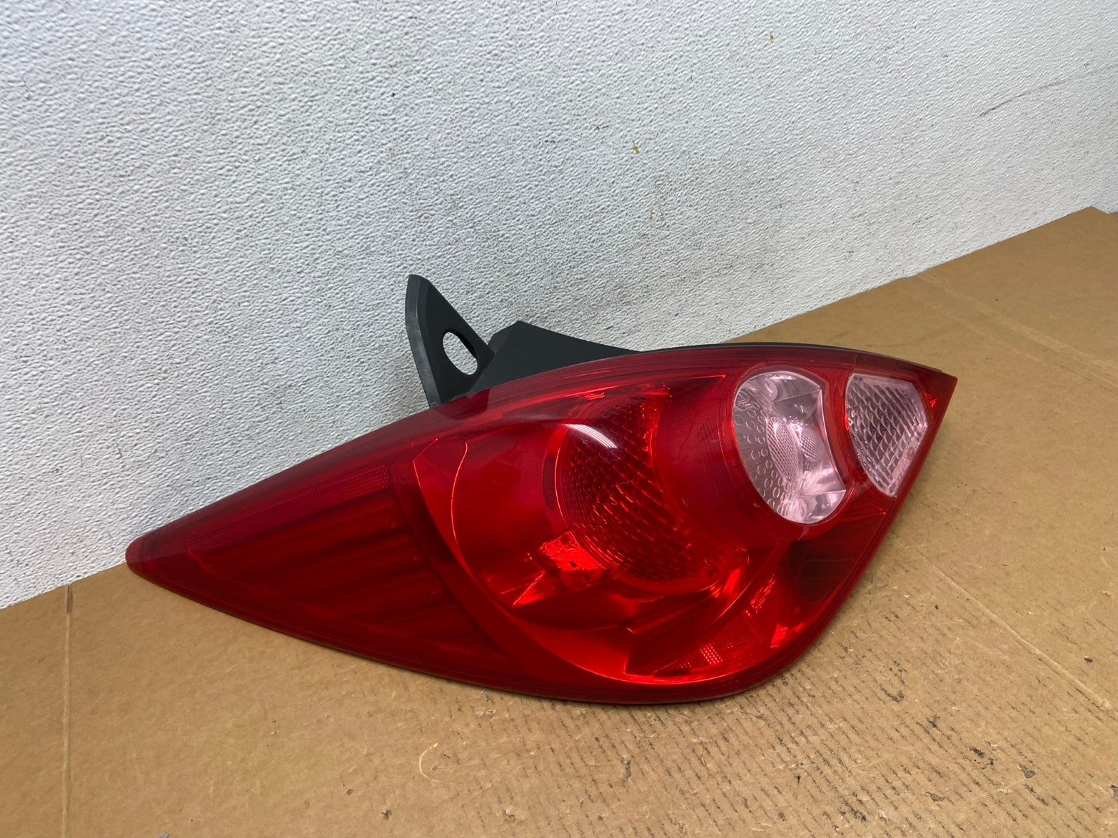 2007 - 2012 Nissan Versa Hatchback Left Driver Side Lh Tail Light AD9345 LK2