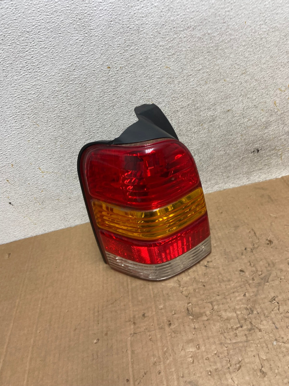 2001 to 2007 Ford Escape Left Driver Lh Side Tail Light AI5641 LK2
