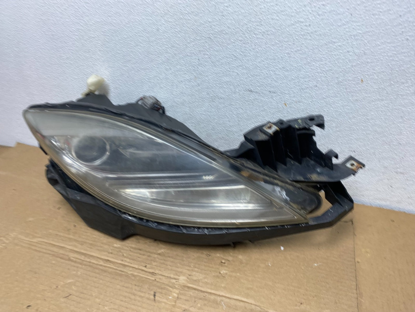 2009-2010 Mazda 6 Right Passenger Side Halogen Headlight AD3894 DW1