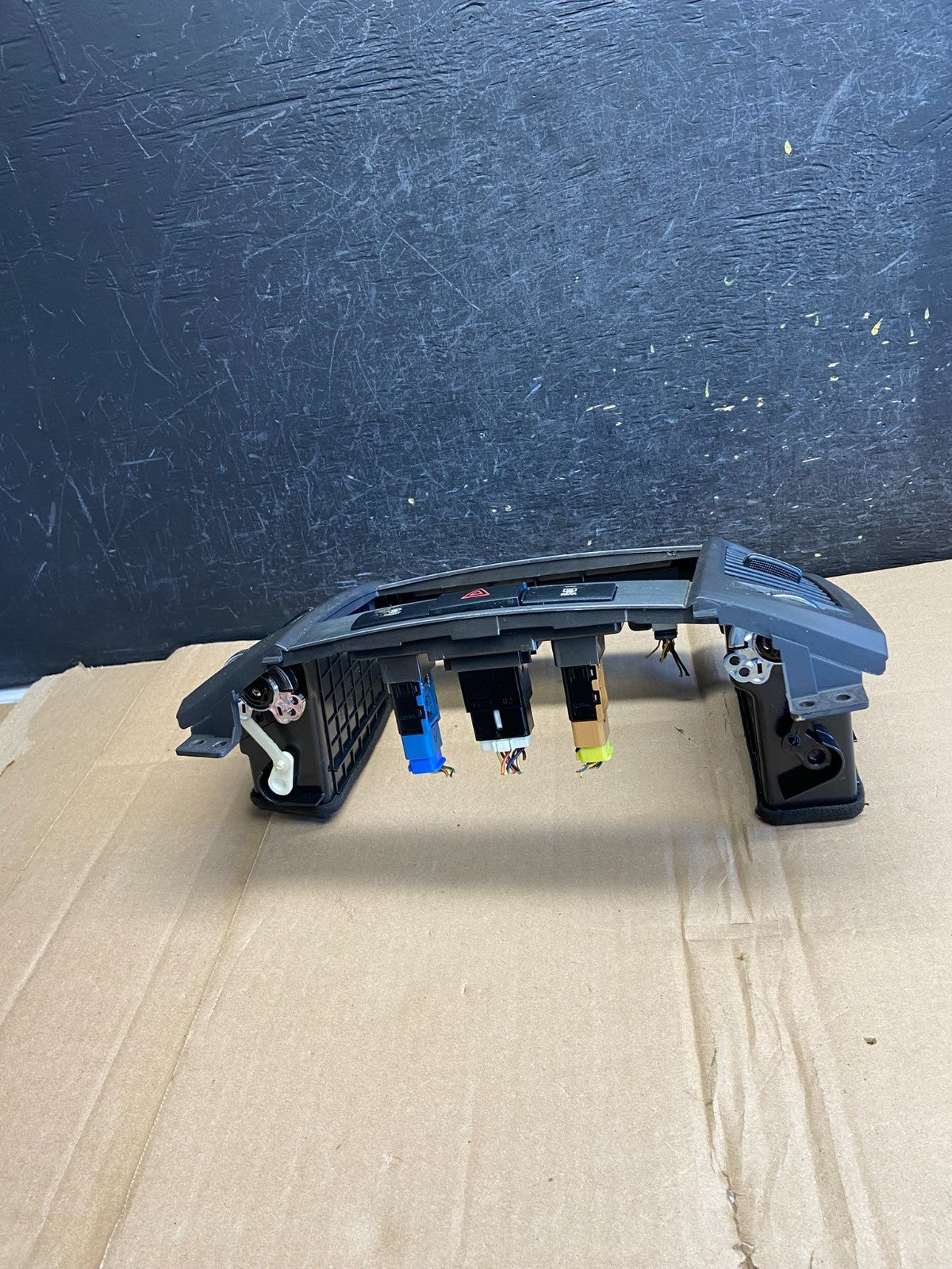 2007 to 2009 Hyundai Santa Fe Center Dashboard Radio Bezel Trim AI5967 DG3