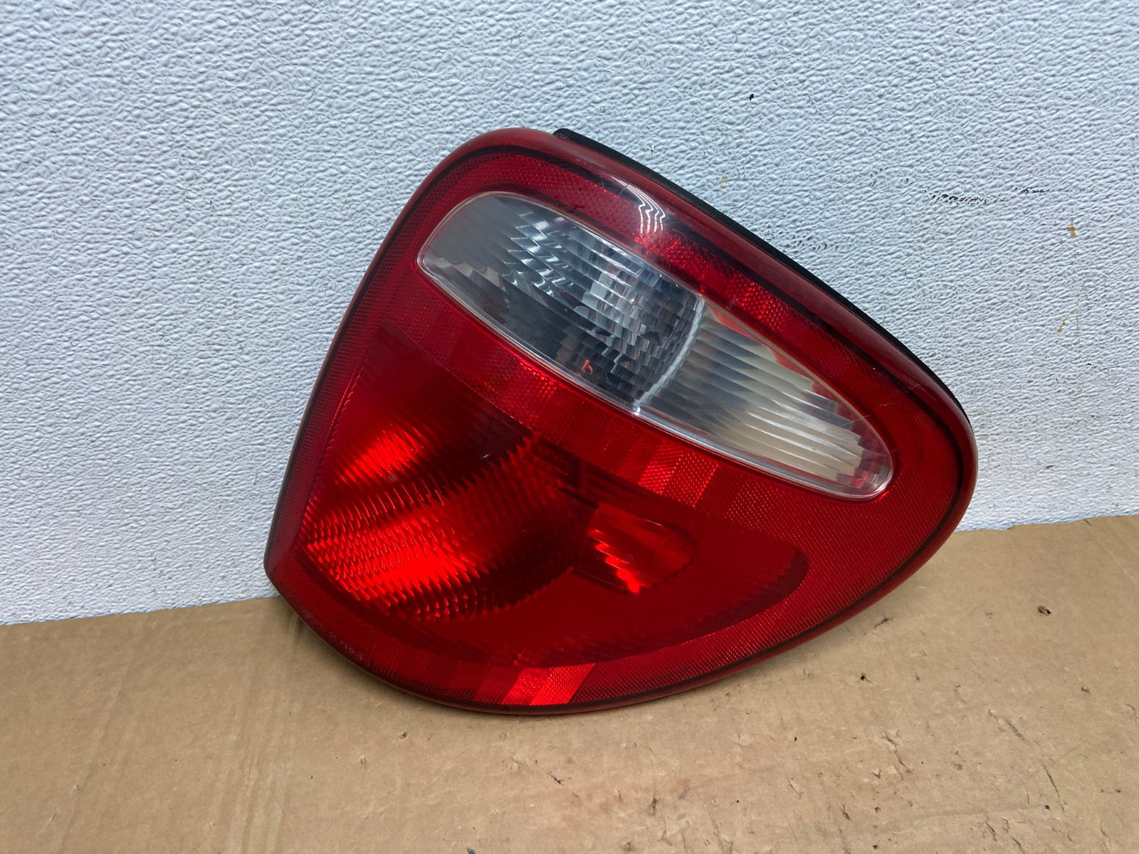 2004 - 2007 Dodge Grand Caravan Right Passenger Side Tail Light AD3109 LK0