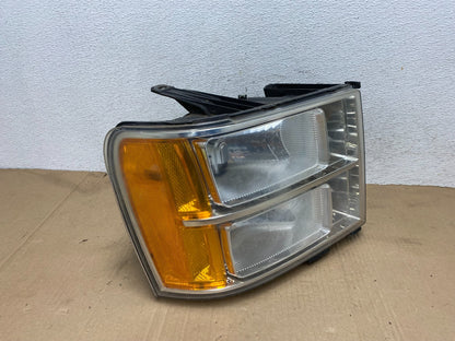 2007 - 2014 GMC Sierra Right Passenger RH Halogen Headlight AE9102 DW2