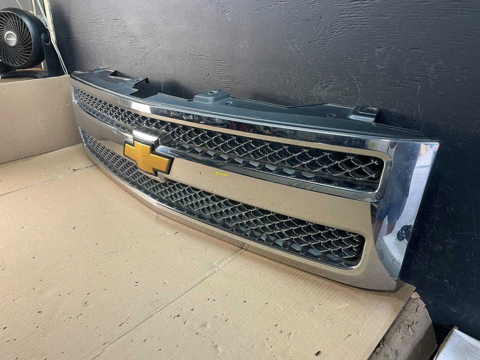 2007 to 2013 Chevrolet Silverado 1500 Front Chrome Grille Grill AE3618 DG1