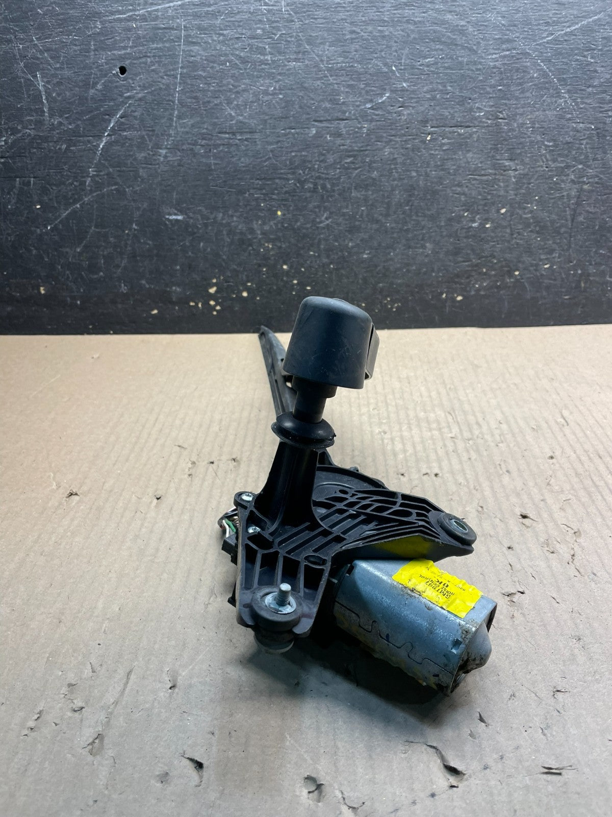 2013 to 2017 Buick Enclave Windshield Rear Wiper Motor x0469  DG2