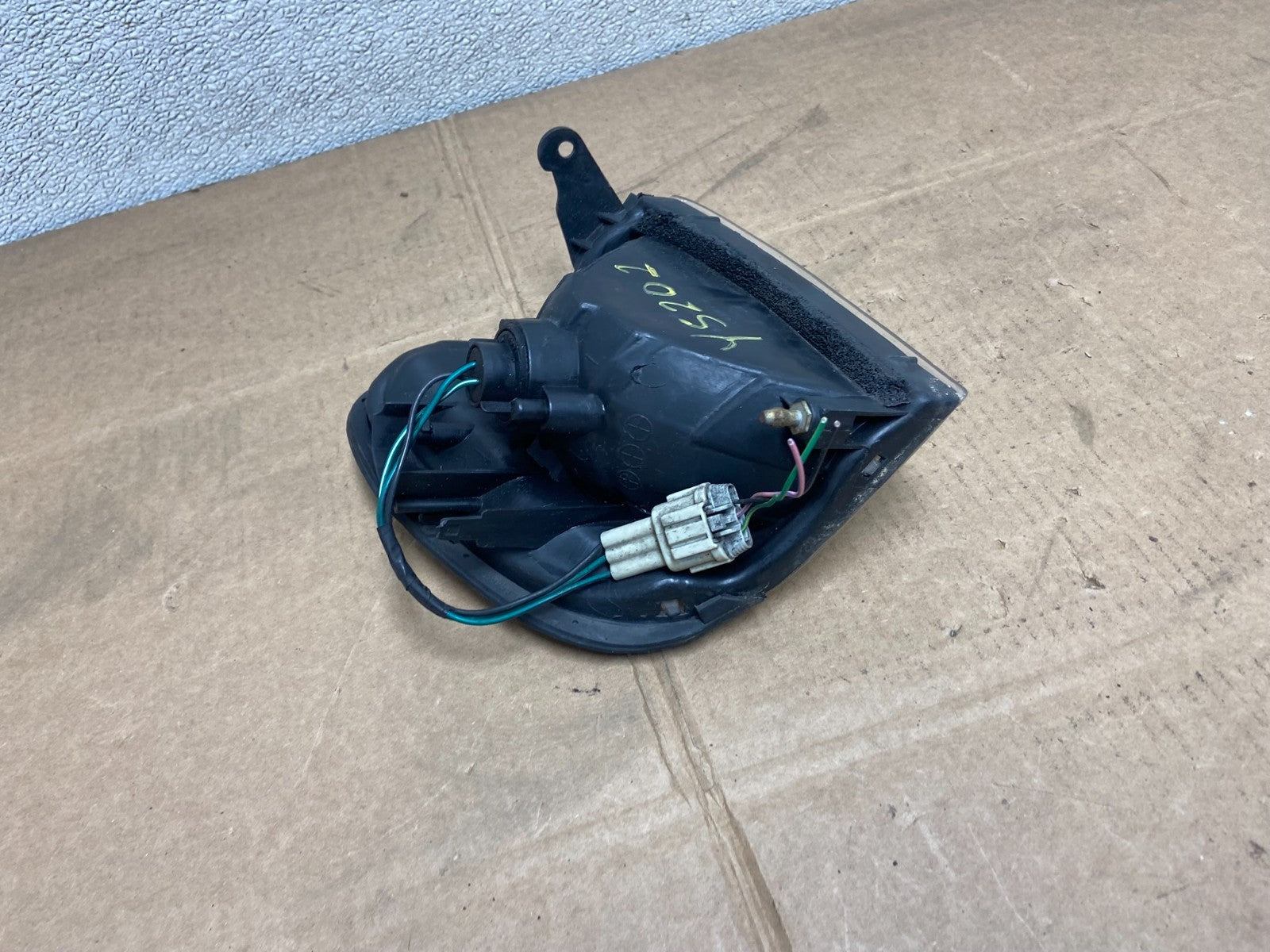 1999-2004 Nissan Pathfinder Front Left Driver Turn Signal Y5202 DW4