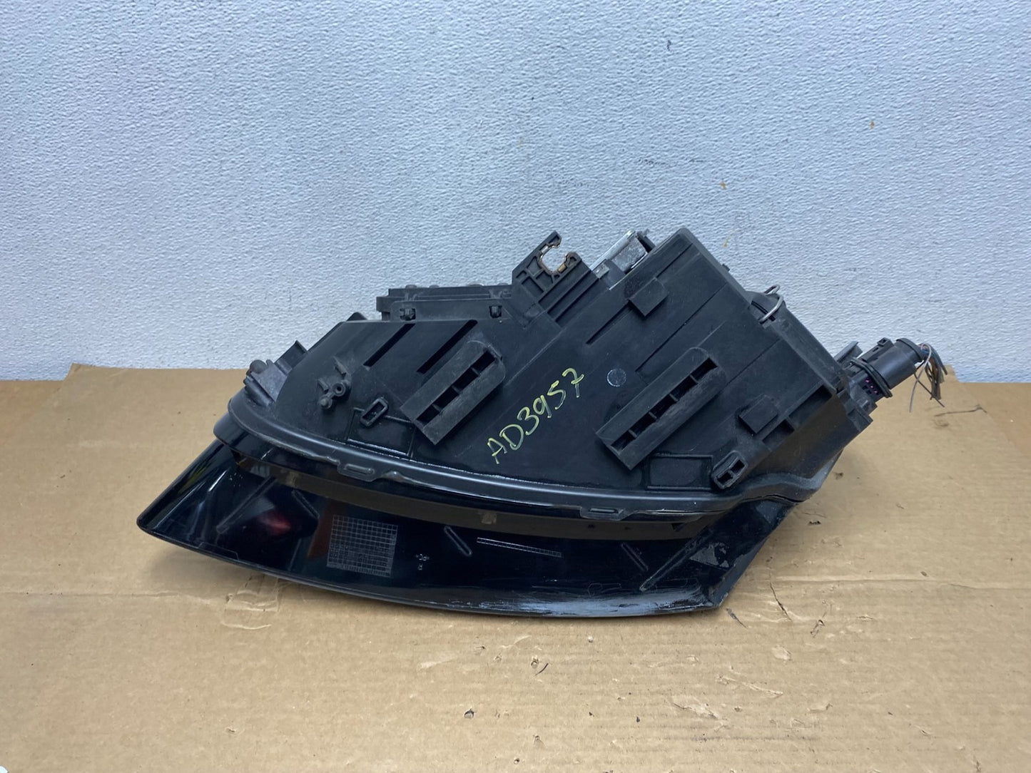 2009 to 2012 Audi Q5 Right Passenger RH Side Xenon HID Headlight AD3957 DW6