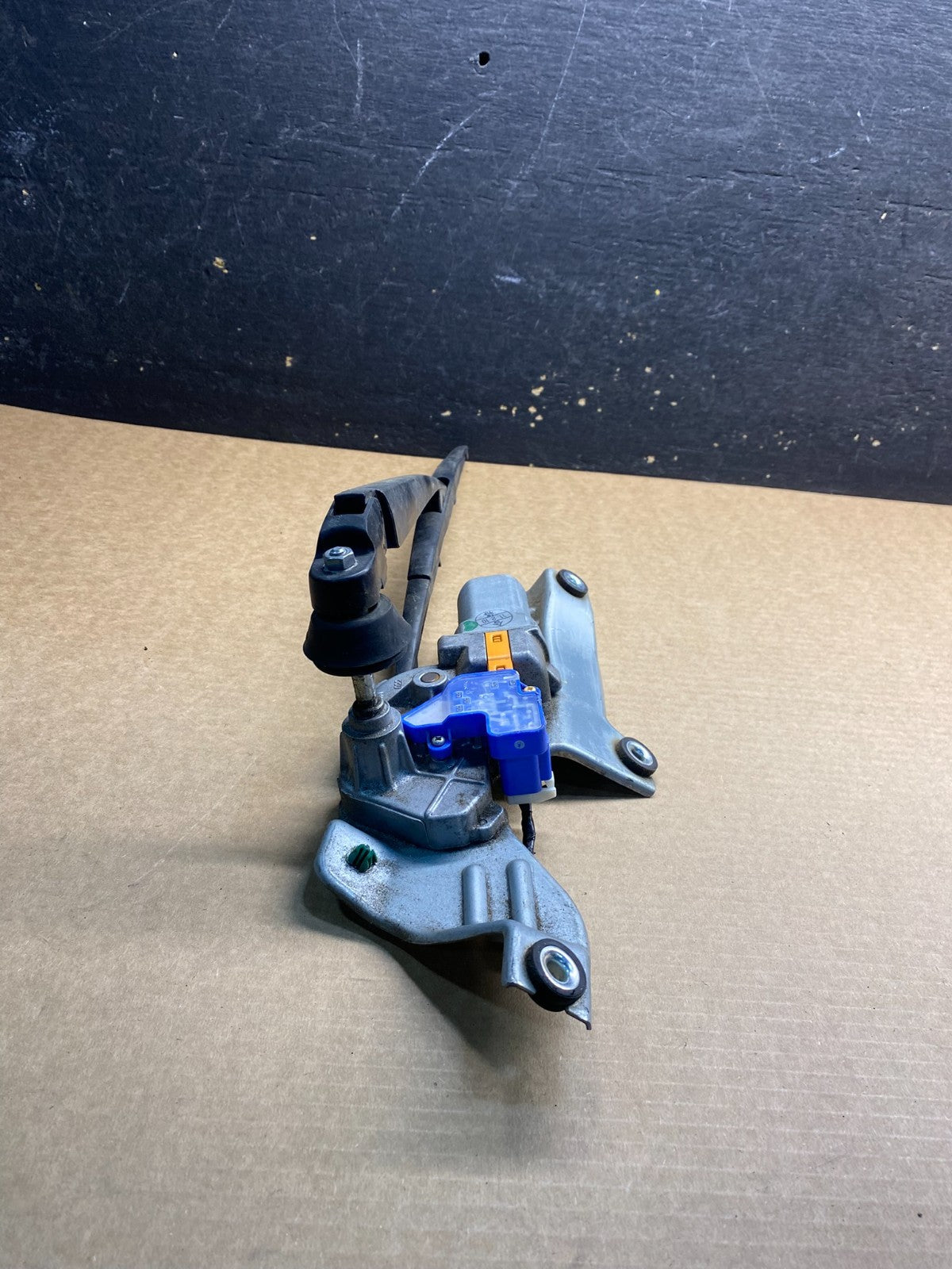 2009 to 2013 Subaru Forester Rear Windshield Washer Wiper Motor Z90344
