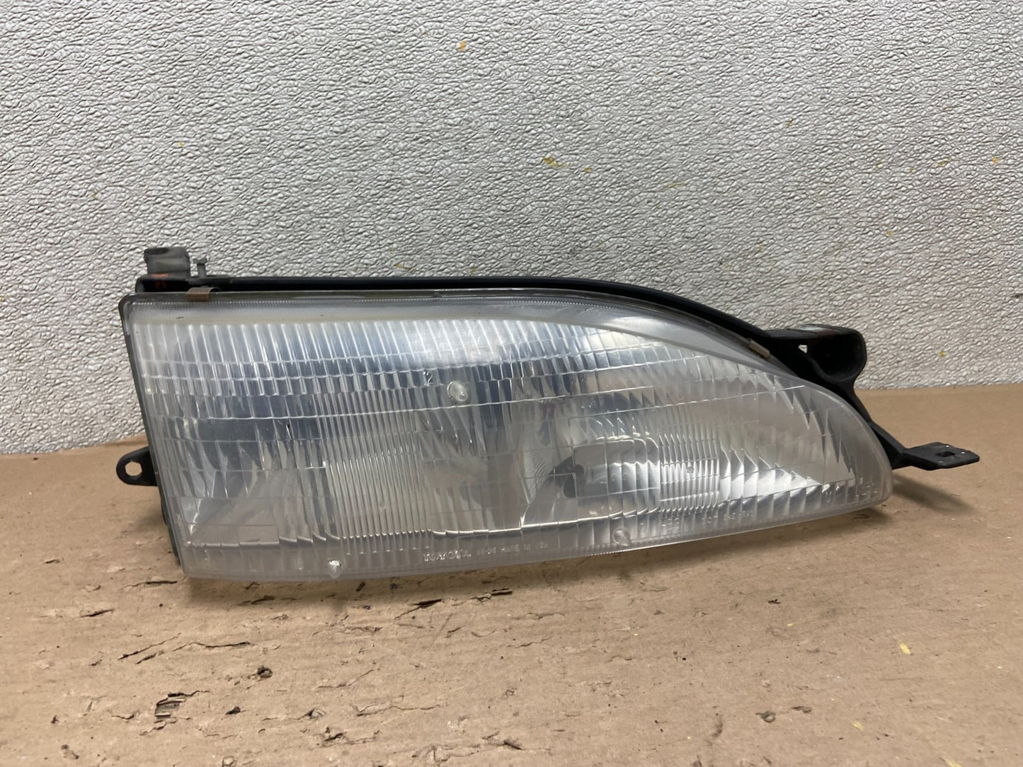 1995 to 1996 Toyota Camry Right Passenger RH Side Headlight OEM AB0898 DW0